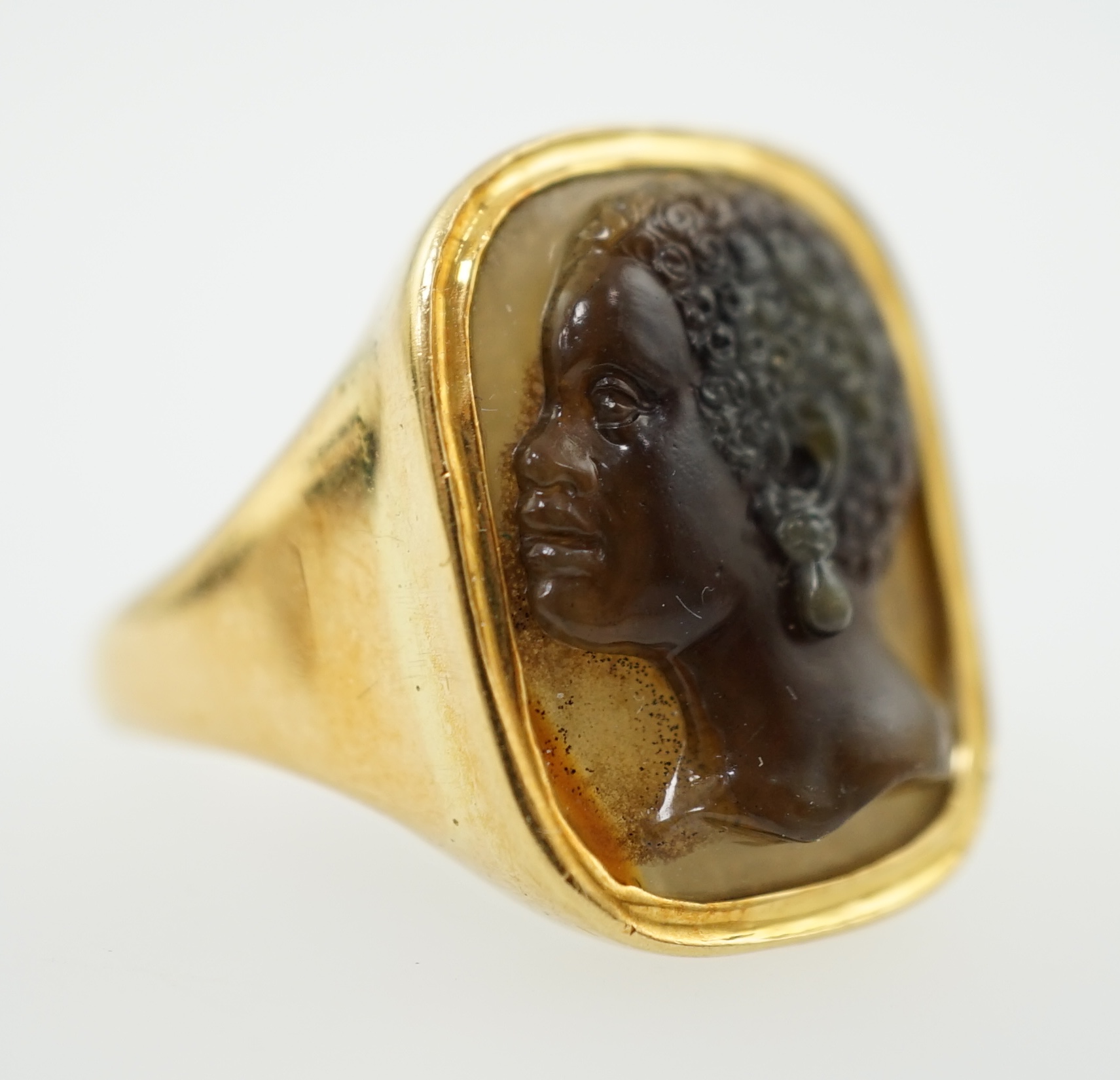 An antique 18ct gold and agate? set cameo ring